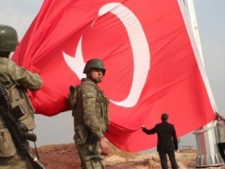 Sınıra Dev Bayrak!