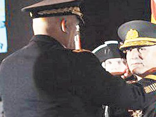 Türk Paşa ABD'li "Çuvalcı"dan Liyakat Nişanı Aldı