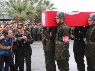 Şehit Eşinin Yürek Yakan Feryadı