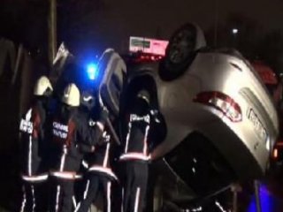 Takla Atan Araç Bariyerlere Çarptı!