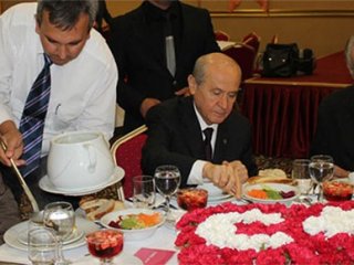 Bahçeli'den Milletvekillerine Mozart Ziyafeti!