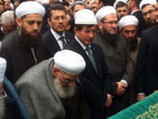 Davutoğlu, Ustaosmanoğlu'nun cenazesinde