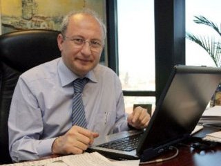 Utku Çakırözer Cumhuriyet gazetesinden kovuldu