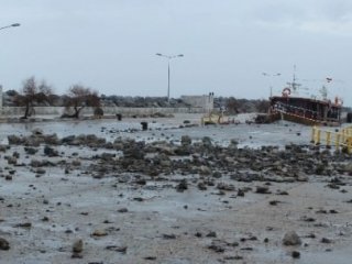 Dev Dalgalar Bu Hale Getirdi