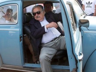 Devlet Başkanı Otostopçuyu Arabasına Aldı