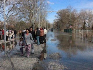 O Kentte Alarm Verildi Tahliyeler Başladı
