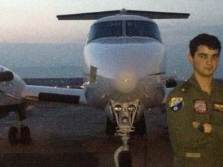 Bot Alabora Oldu, Üstteğmen Kayıp