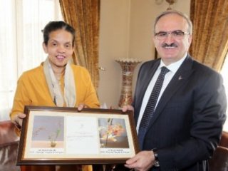 Sri Lanka’daki Çiçeğe Erdoğan İsmi Verildi