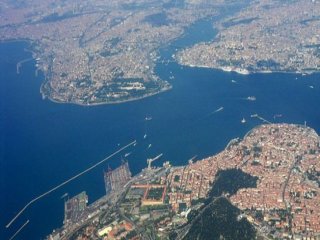 FT: Türkiye’de Konut Depremi Olabilir