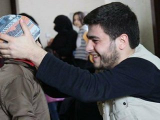 Suriyeli Çocukların Yüzü Güldü