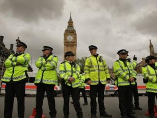 İngiliz Faşistlerden İslam Karşıtı Yürüyüş!