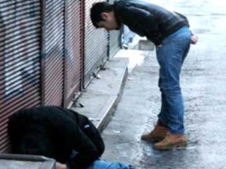 Köpekten Korunmaya Çalışırken Kendini Vurmuş!