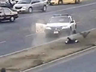 Sokak Ortasında Polisle Çatıştılar