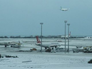 Kar Hava Trafiğini Vurdu: 93 İptal