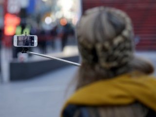 New York'ta Selfie Çubukları Yasaklanıyor
