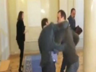 Ukrayna'da Vekiller Yumruk Yumruğa Kavga Etti