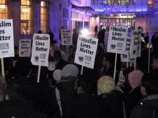 BBC'ye 3 Müslüman Genç Protestosu