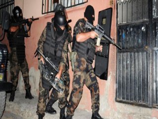 İstanbul'da Yüzlerce Polisle Dev Operasyon