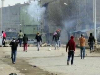 Doğubayazıt'ta Polise Ses Bombalı Saldırı