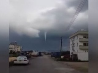 Girne’de korkutan hortum görüntüsü