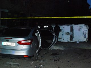 Diyarbakır'da Polis Aracı Devrildi