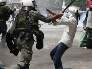 Avrupa'da Polisin Yetkileri Sınır Tanımıyor