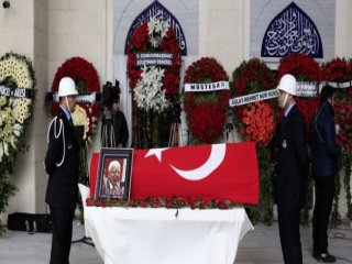 Cenazede Esrarengiz Çelenk!