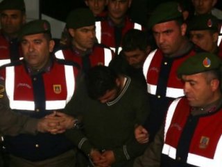 Uyuşturucu Kullanıyor Karısını Dövüyor