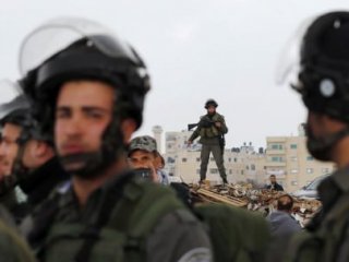 Filistinlilerin Kurduğu 'Sembolik Köy' Yıkıldı