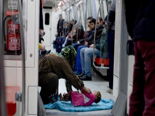Suriyeliler Metroya Sığındı!