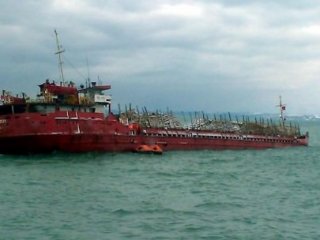 Gemi Yan Yattı: Denizde Can Pazarı