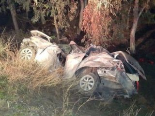 Otomobil Takla Attı: 2 Ölü, 3 Yaralı