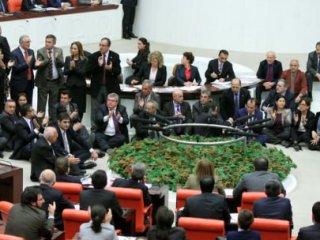 TBMM'de Gerginlik Sürüyor