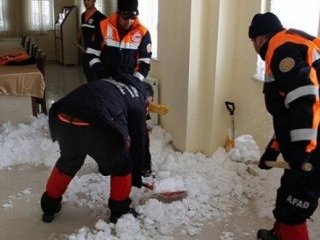 Çığ Gözlem Tesisine Çığ Düştü!