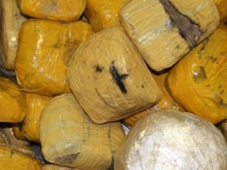 Polis Memuru 205 Kilo Uyuşturucu İle Yakalandı