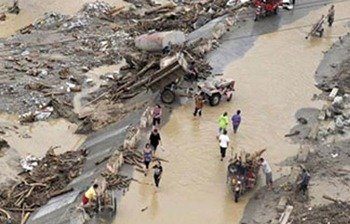 Pakistan'da fırtına 15 can aldı