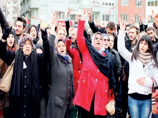 Hocaları Hapsedip Yakıp Yıkıyorlar