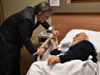 Abdullah Gül'den Hasta Babasına Ziyaret