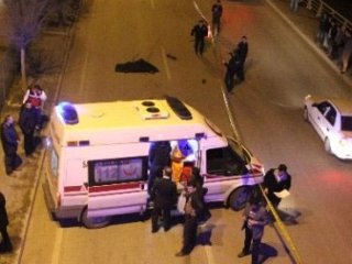 Başka Bir Ekeğe Attığı Mesajları Kocası Görünce İntihar Etti…