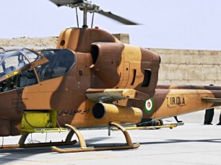 İran'ın Askeri Helikopteri Düştü: 3 Ölü!