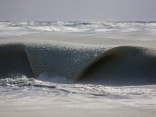 ABD'de Dalgalar Bile Dondu