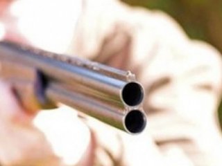 Av Tüfeğini Kurcalarken Kendini Vurdu