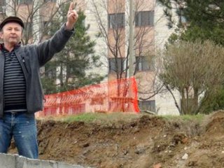 Bakanın Önünde Kendini Yakmak İstedi