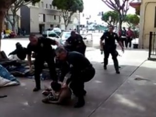 ABD'de Polis Şimdi De Bir Evsizi Öldürdü