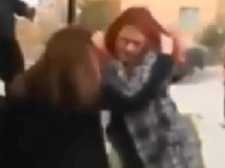 Kızların Kavgasına Erkekler Bahis Oynadı