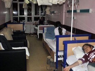 13 çocuk yedikleri yemekten zehirlendi