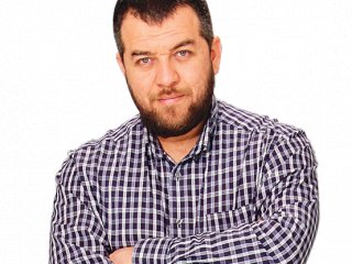 Politika İnsanı Bozar Mı?