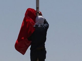 2 İlde Türk Bayrağına Saldırı!