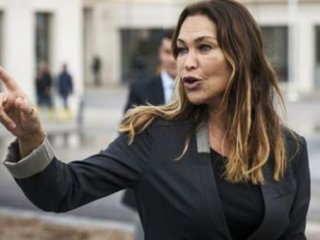 Hülya Avşar Yine Saçmaladı!