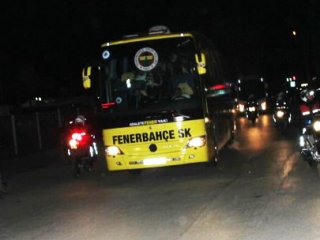 Fenerbahçe Otobüsüne Saldırı!